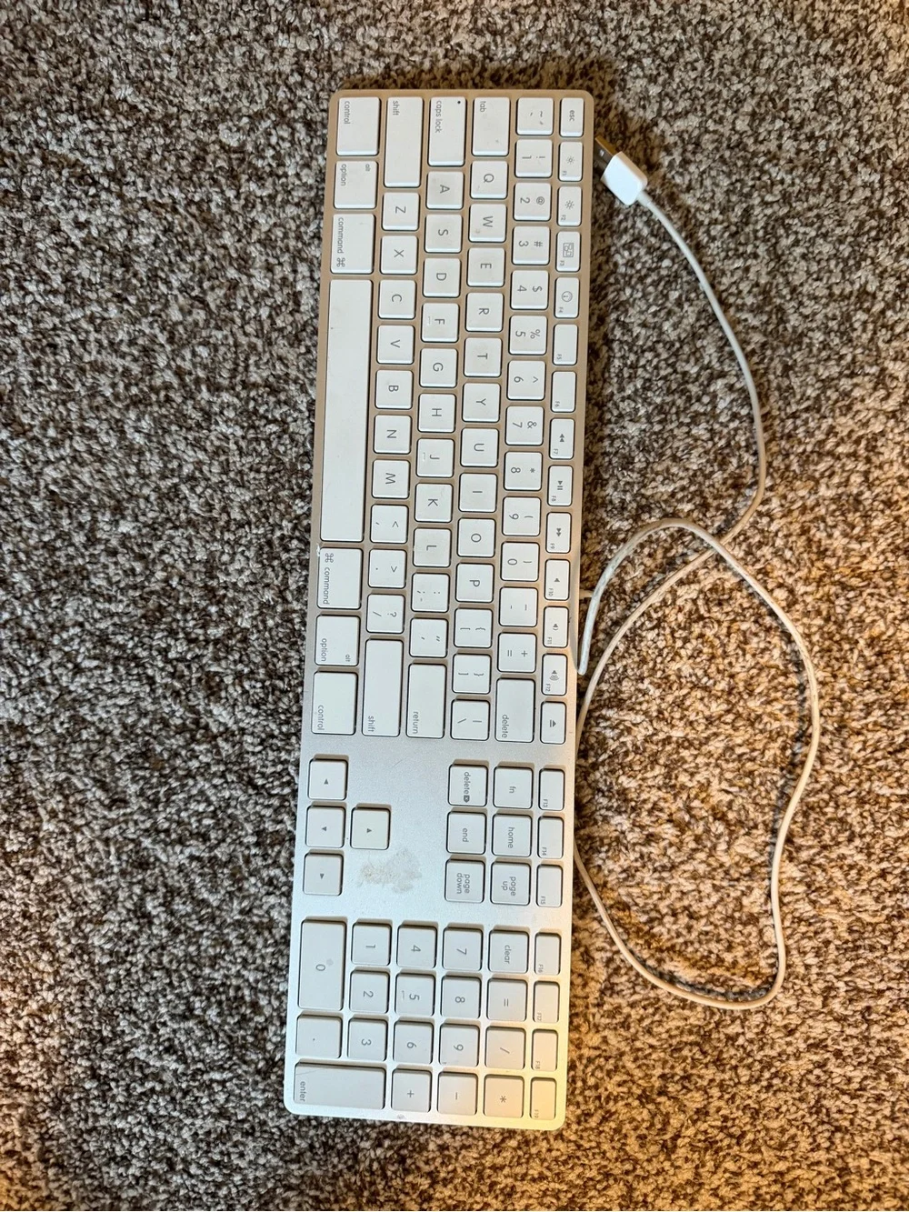 Apple Wired Keyboard with Numeric Keypad Model A1243 USB Tested & Working